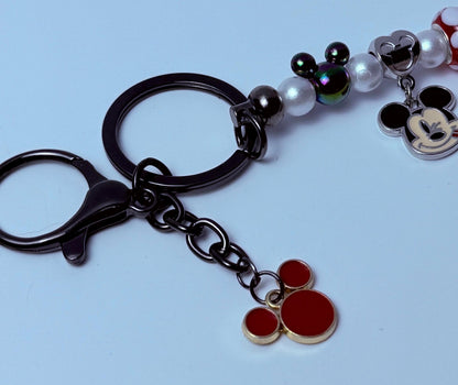Handgemachter Mickey Mouse Taschenanhänger Perlen-Disney-Schlüsselanhänger, Perlen & Glasperlen, zwinkernder Mickey-Anhänger, rot & schwarzes Disney Taschen-Accessoire Geschenk