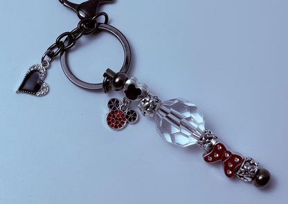 Von Disney inspirierter Taschenanhänger: Strass-Mickey, Minnie-Schleife, Kristallperle