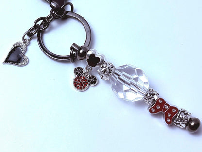 Von Disney inspirierter Taschenanhänger: Strass-Mickey, Minnie-Schleife, Kristallperle
