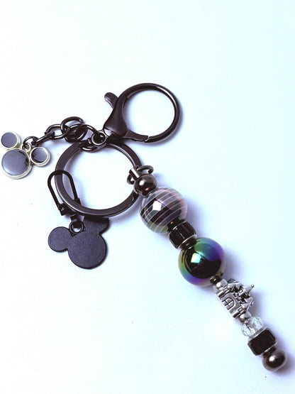 Schwarzer Micky Maus Anhänger Schlüsselanhänger, schwarze Perlenkette, mehrere Disney Charms, handgemachtes Disney Taschenaccessoire