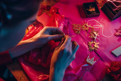 Mystery-Ohrringtasche: Handgemachtes Gothic-Boho-Überraschungs-Schmuckgeschenk