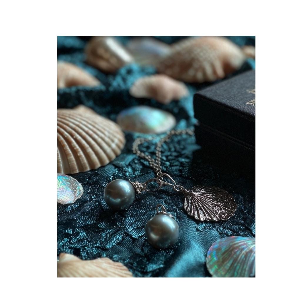 Siren of Chaos Mystery Box | Dark Mermaidcore & Ocean Aesthetic Geschenkset | Gothic Siren Accessoires, schimmernde Perlen, Sea Witch Vibe