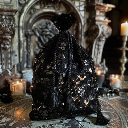 Hexen-Wundertüte: Gotische Kristalle, Amulette, Sticker & Zaubersprüche